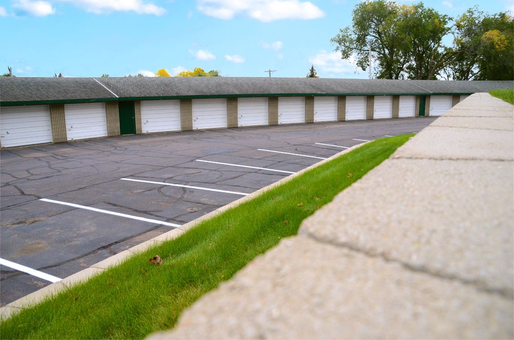 Kenwood Manor Apartments Garage Units